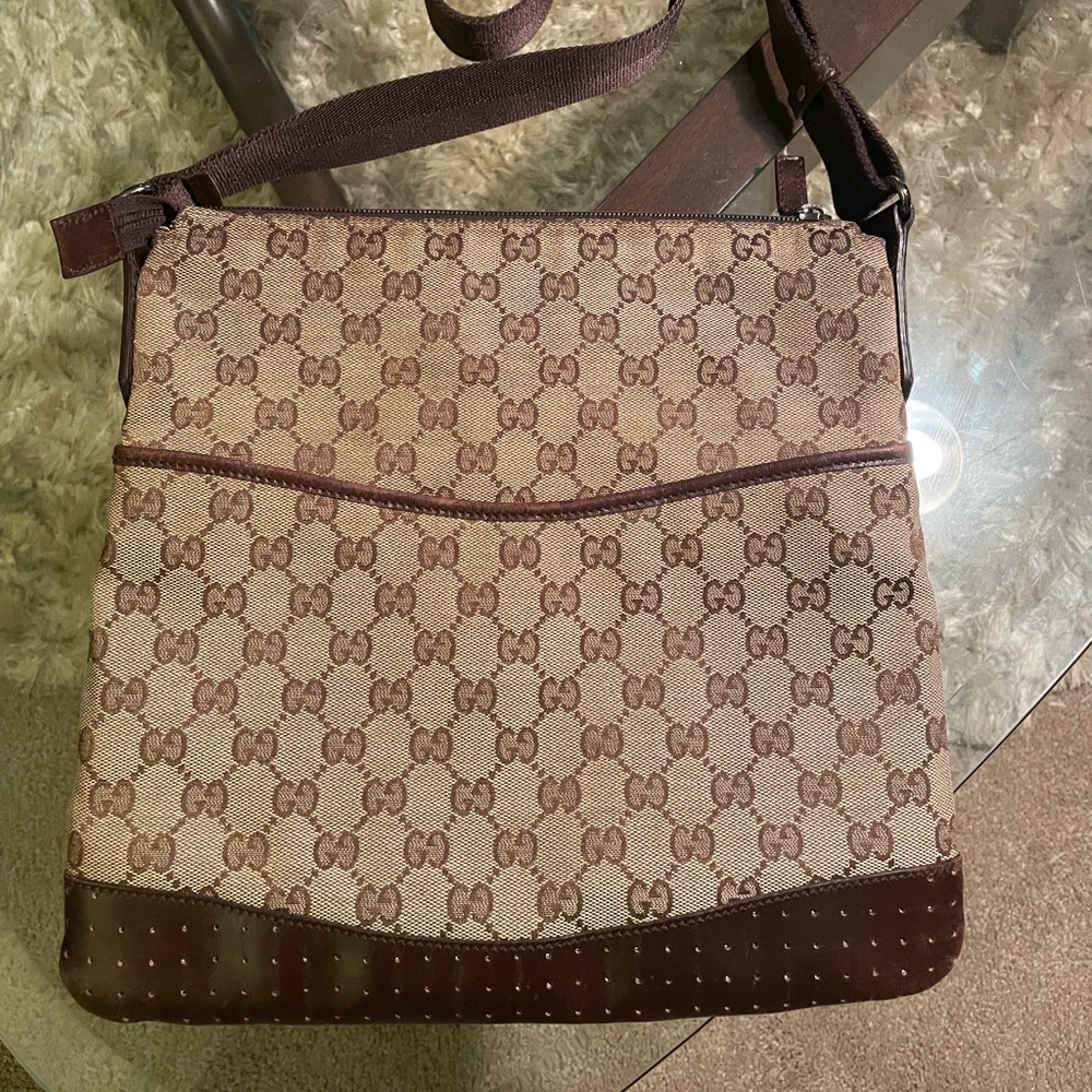 SOLD 💯 Authentic Gucci GG Canvas Shoulder Crossbody Bag